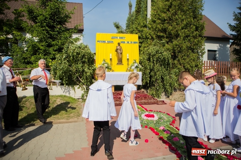 Zdjęcie w galerii na portalu naszraciborz.pl: Boże Ciało w raciborskich parafiach wiadomości z regionu