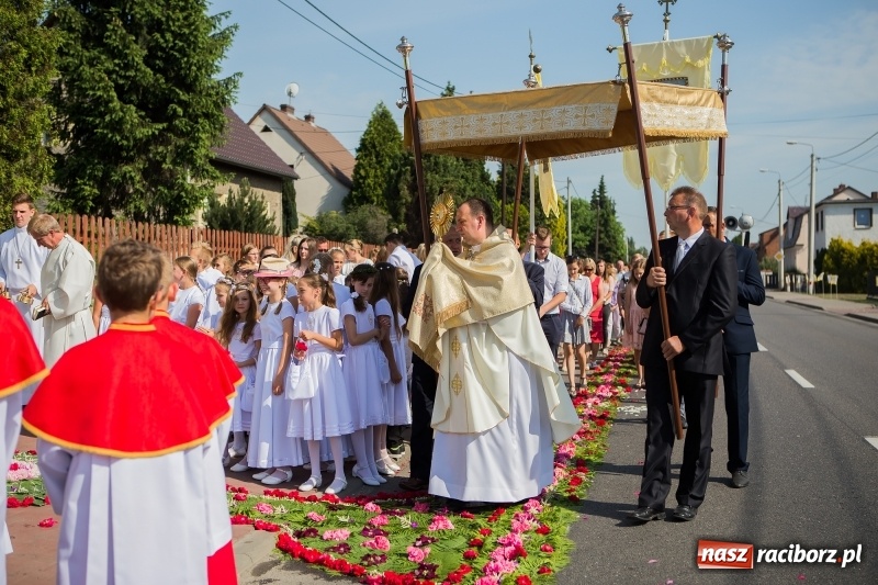 Zdjęcie w galerii na portalu naszraciborz.pl: Boże Ciało w raciborskich parafiach wiadomości z regionu