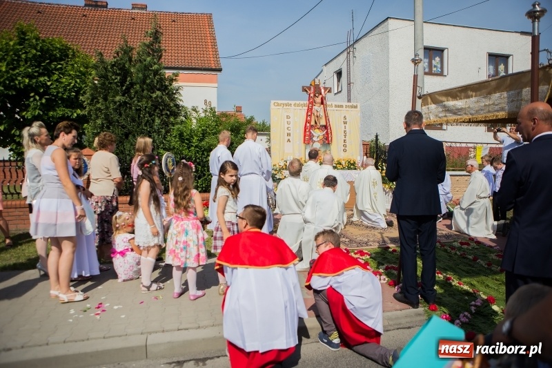 Zdjęcie w galerii na portalu naszraciborz.pl: Boże Ciało w raciborskich parafiach wiadomości z regionu