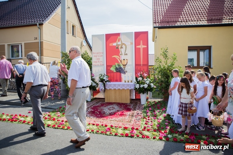Zdjęcie w galerii na portalu naszraciborz.pl: Boże Ciało w raciborskich parafiach wiadomości z regionu