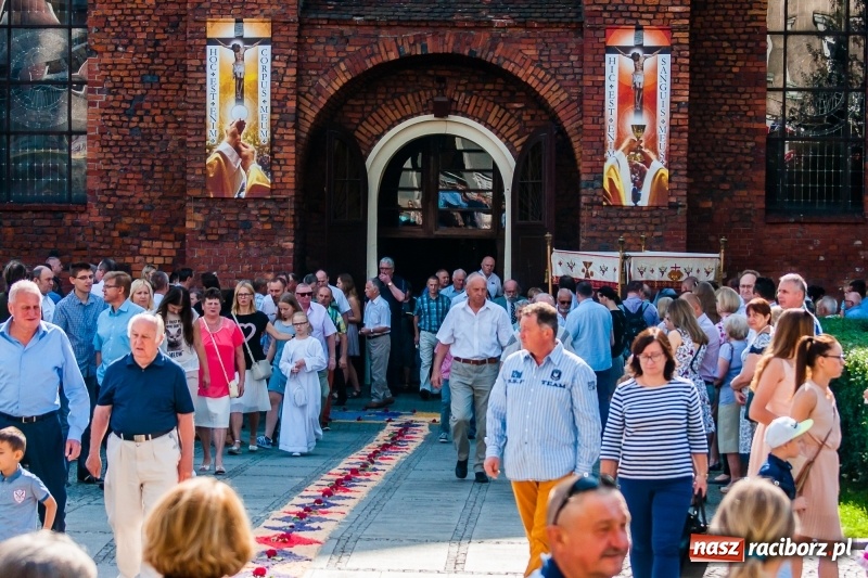 Zdjęcie w galerii na portalu naszraciborz.pl: Boże Ciało w raciborskich parafiach wiadomości z regionu