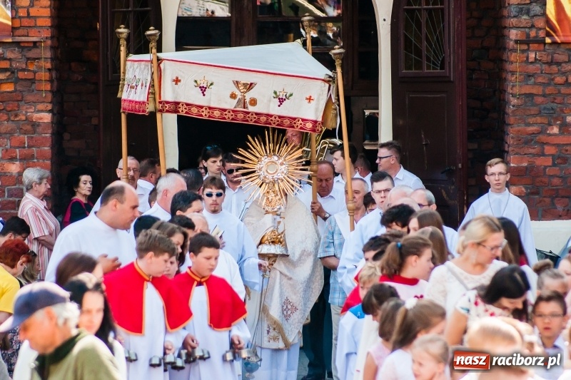 Zdjęcie w galerii na portalu naszraciborz.pl: Boże Ciało w raciborskich parafiach wiadomości z regionu