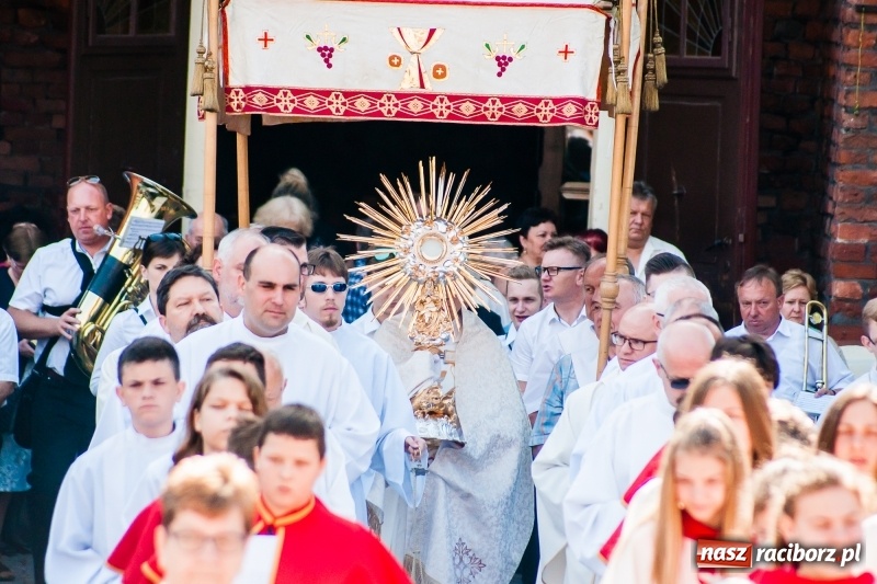 Zdjęcie w galerii na portalu naszraciborz.pl: Boże Ciało w raciborskich parafiach wiadomości z regionu