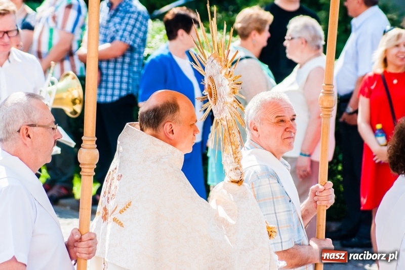 Zdjęcie w galerii na portalu naszraciborz.pl: Boże Ciało w raciborskich parafiach wiadomości z regionu