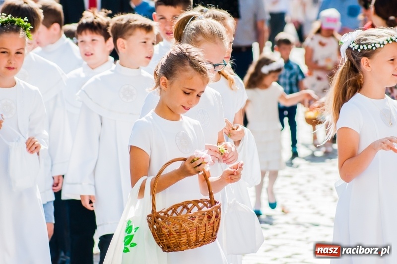 Zdjęcie w galerii na portalu naszraciborz.pl: Boże Ciało w raciborskich parafiach wiadomości z regionu