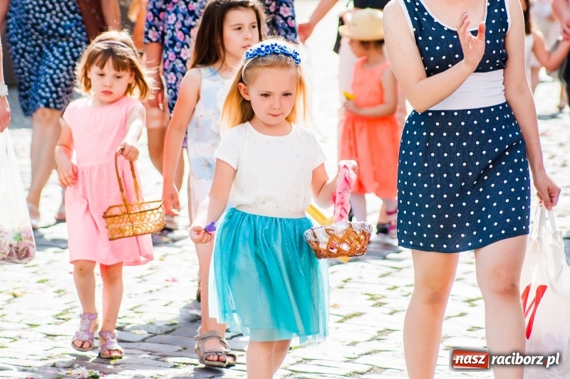 Zdjęcie w galerii na portalu naszraciborz.pl: Boże Ciało w raciborskich parafiach wiadomości z regionu
