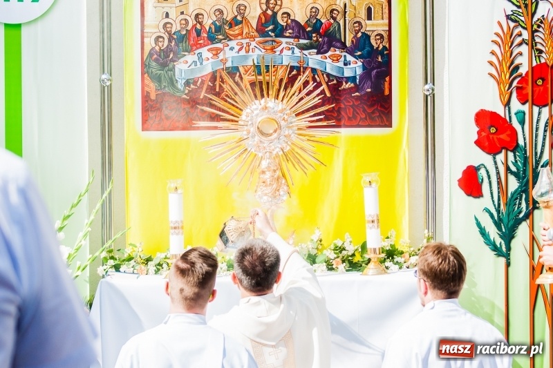 Zdjęcie w galerii na portalu naszraciborz.pl: Boże Ciało w raciborskich parafiach wiadomości z regionu