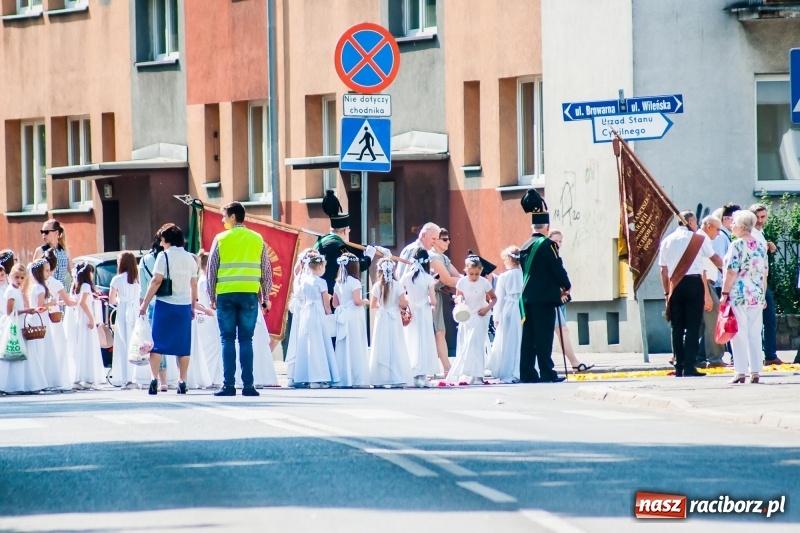 Zdjęcie w galerii na portalu naszraciborz.pl: Boże Ciało w raciborskich parafiach wiadomości z regionu