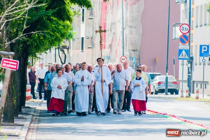 Zdjęcie w galerii na portalu naszraciborz.pl: Boże Ciało w raciborskich parafiach wiadomości z regionu