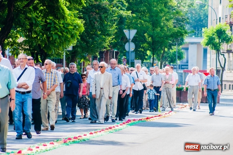 Zdjęcie w galerii na portalu naszraciborz.pl: Boże Ciało w raciborskich parafiach wiadomości z regionu