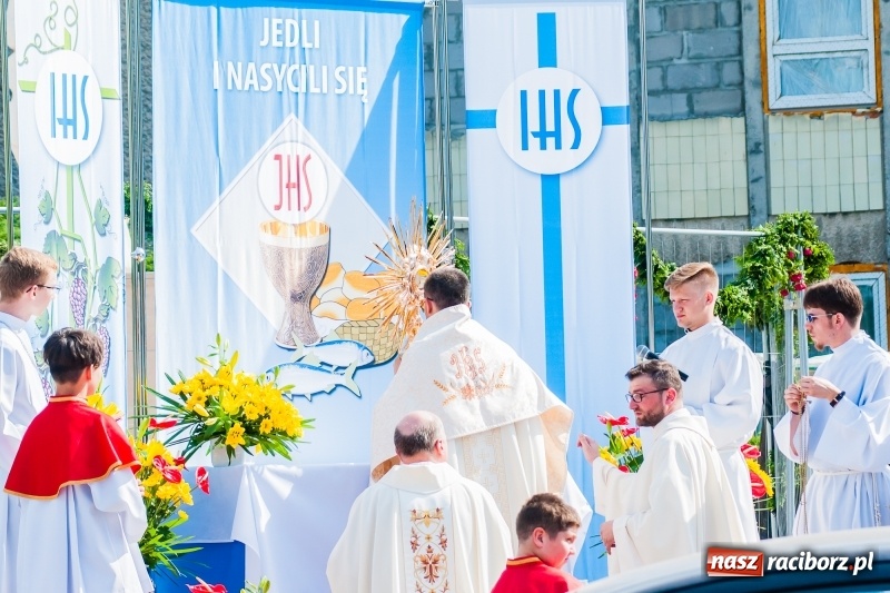 Zdjęcie w galerii na portalu naszraciborz.pl: Boże Ciało w raciborskich parafiach wiadomości z regionu
