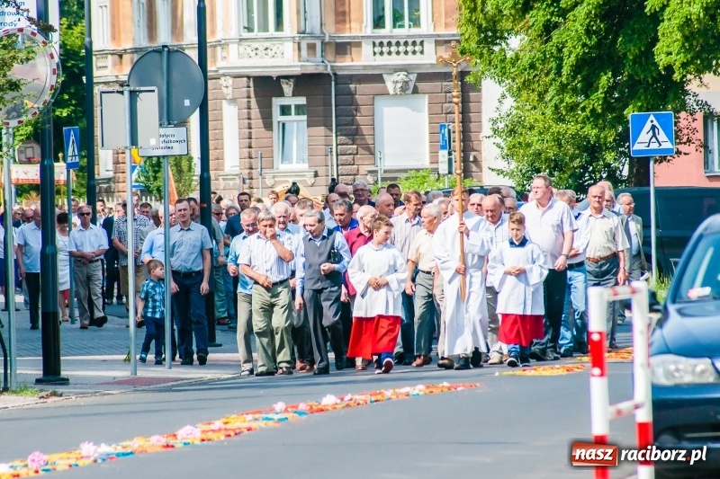 Zdjęcie w galerii na portalu naszraciborz.pl: Boże Ciało w raciborskich parafiach wiadomości z regionu