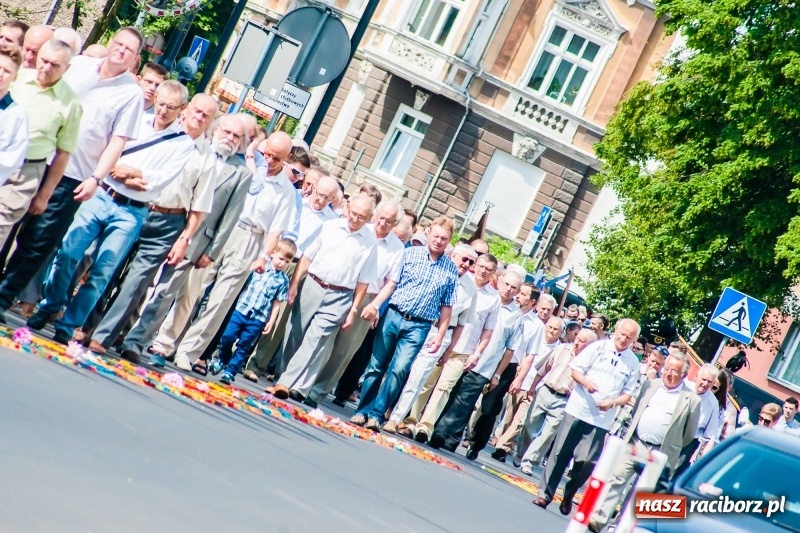 Zdjęcie w galerii na portalu naszraciborz.pl: Boże Ciało w raciborskich parafiach wiadomości z regionu