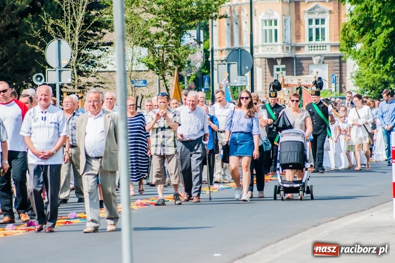 Zdjęcie w galerii na portalu naszraciborz.pl: Boże Ciało w raciborskich parafiach wiadomości z regionu
