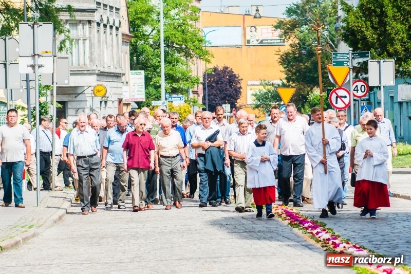 Zdjęcie w galerii na portalu naszraciborz.pl: Boże Ciało w raciborskich parafiach wiadomości z regionu