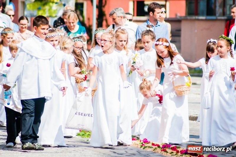 Zdjęcie w galerii na portalu naszraciborz.pl: Boże Ciało w raciborskich parafiach wiadomości z regionu