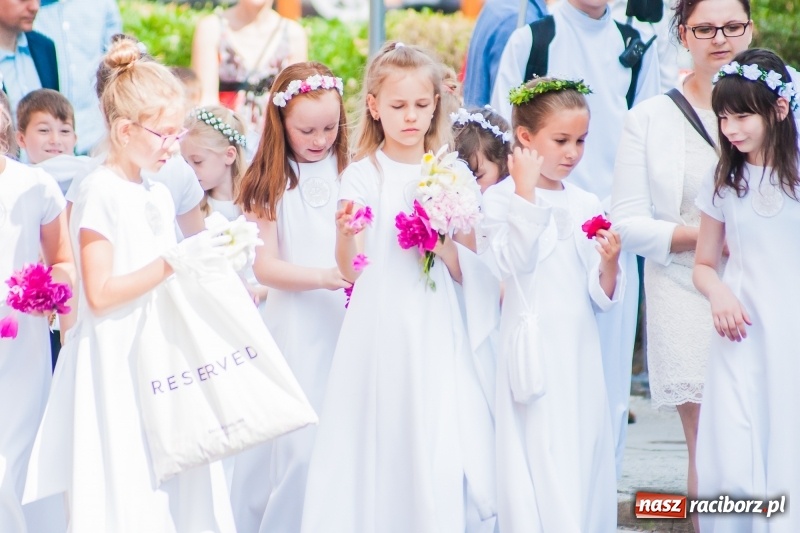 Zdjęcie w galerii na portalu naszraciborz.pl: Boże Ciało w raciborskich parafiach wiadomości z regionu