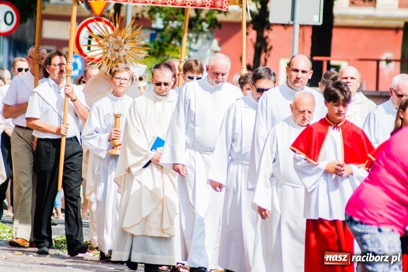 Zdjęcie w galerii na portalu naszraciborz.pl: Boże Ciało w raciborskich parafiach wiadomości z regionu