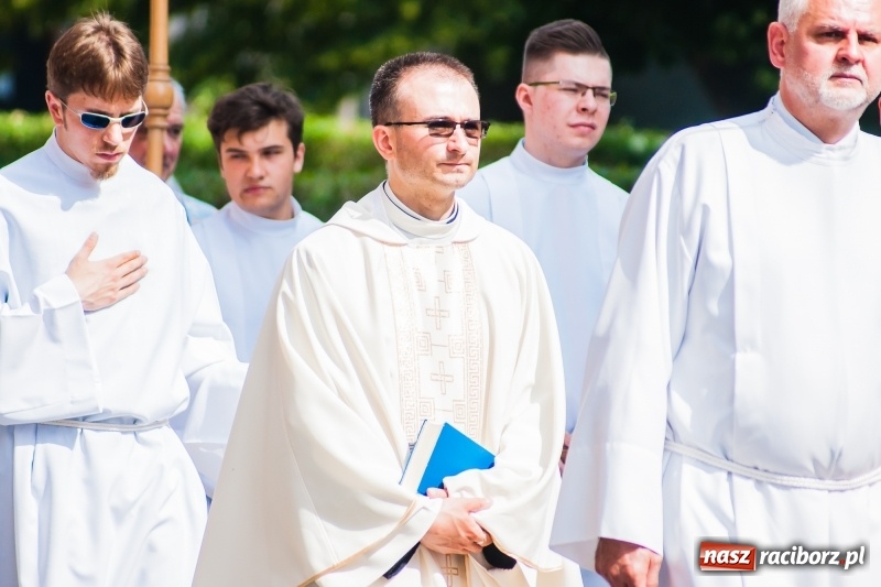 Zdjęcie w galerii na portalu naszraciborz.pl: Boże Ciało w raciborskich parafiach wiadomości z regionu