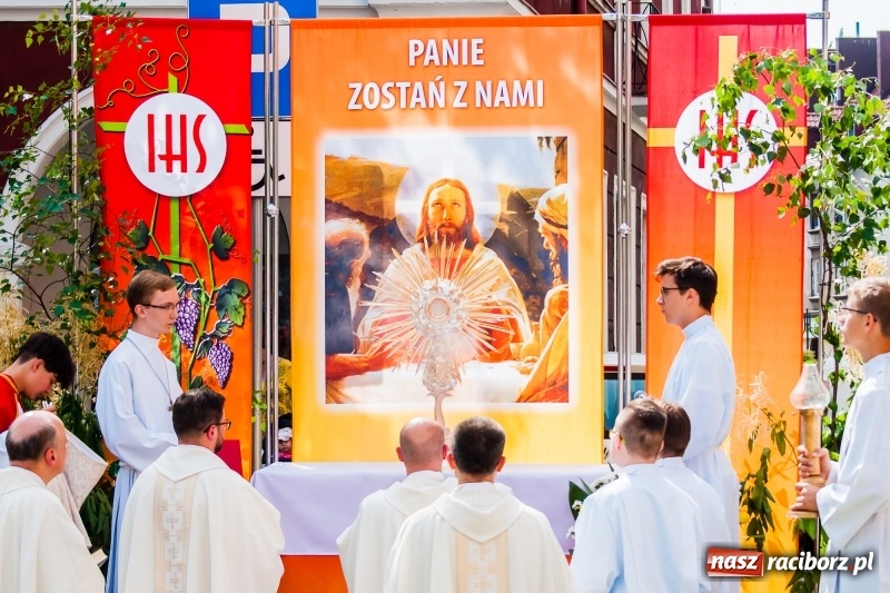 Zdjęcie w galerii na portalu naszraciborz.pl: Boże Ciało w raciborskich parafiach wiadomości z regionu