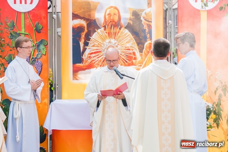 Zdjęcie w galerii na portalu naszraciborz.pl: Boże Ciało w raciborskich parafiach wiadomości z regionu