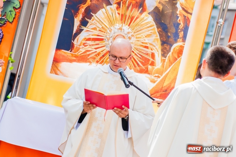 Zdjęcie w galerii na portalu naszraciborz.pl: Boże Ciało w raciborskich parafiach wiadomości z regionu