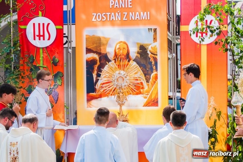 Zdjęcie w galerii na portalu naszraciborz.pl: Boże Ciało w raciborskich parafiach wiadomości z regionu