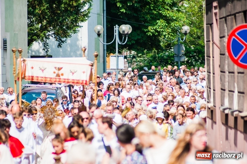 Zdjęcie w galerii na portalu naszraciborz.pl: Boże Ciało w raciborskich parafiach wiadomości z regionu