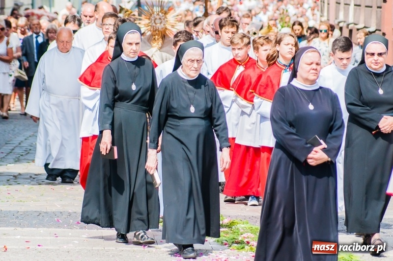 Zdjęcie w galerii na portalu naszraciborz.pl: Boże Ciało w raciborskich parafiach wiadomości z regionu
