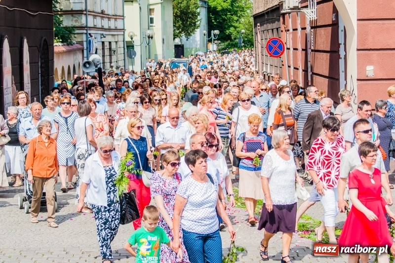 Zdjęcie w galerii na portalu naszraciborz.pl: Boże Ciało w raciborskich parafiach wiadomości z regionu