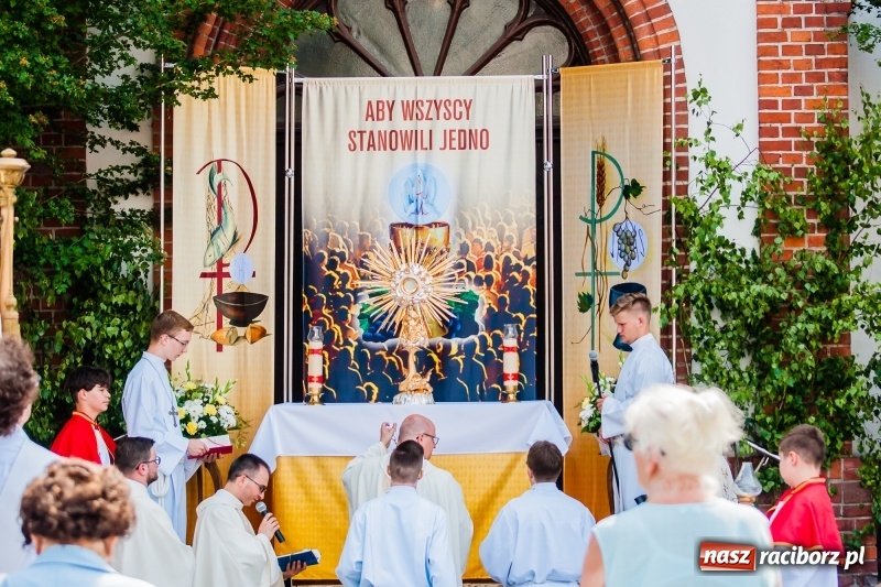 Zdjęcie w galerii na portalu naszraciborz.pl: Boże Ciało w raciborskich parafiach wiadomości z regionu