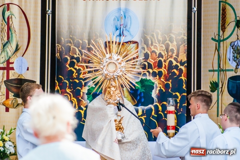Zdjęcie w galerii na portalu naszraciborz.pl: Boże Ciało w raciborskich parafiach wiadomości z regionu