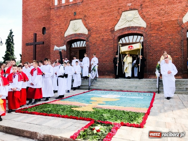 Zdjęcie w galerii na portalu naszraciborz.pl: Boże Ciało w raciborskich parafiach wiadomości z regionu