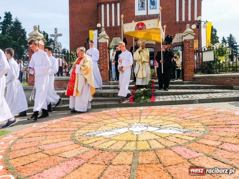 Zdjęcie w galerii na portalu naszraciborz.pl: Boże Ciało w raciborskich parafiach wiadomości z regionu