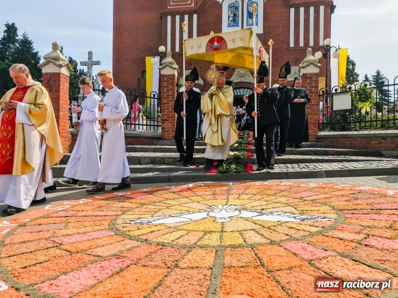 Zdjęcie w galerii na portalu naszraciborz.pl: Boże Ciało w raciborskich parafiach wiadomości z regionu