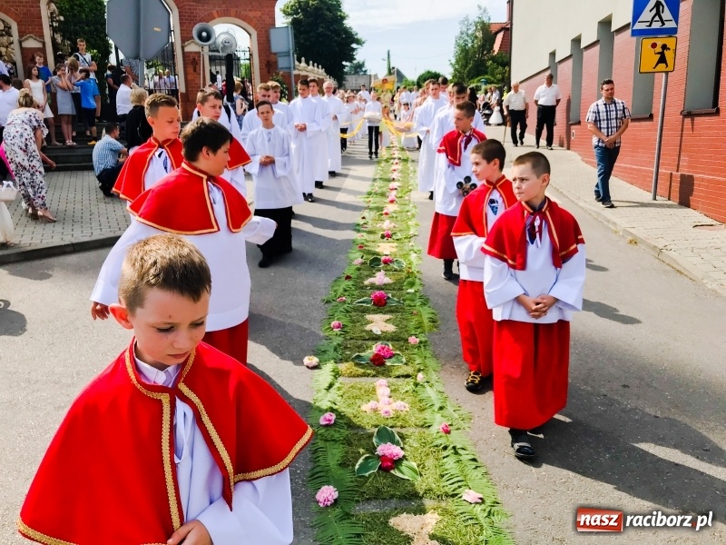 Zdjęcie w galerii na portalu naszraciborz.pl: Boże Ciało w raciborskich parafiach wiadomości z regionu