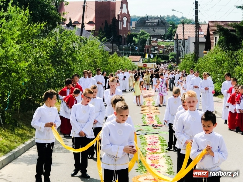 Zdjęcie w galerii na portalu naszraciborz.pl: Boże Ciało w raciborskich parafiach wiadomości z regionu