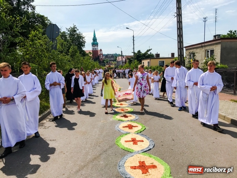 Zdjęcie w galerii na portalu naszraciborz.pl: Boże Ciało w raciborskich parafiach wiadomości z regionu