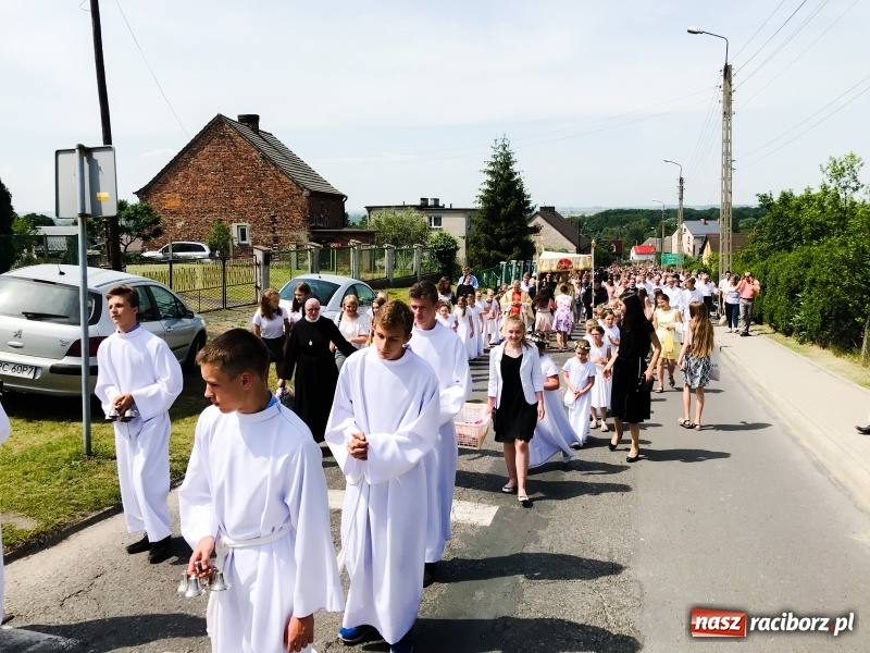 Zdjęcie w galerii na portalu naszraciborz.pl: Boże Ciało w raciborskich parafiach wiadomości z regionu