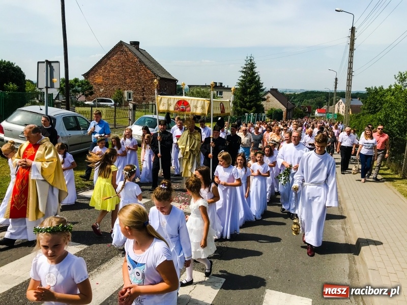 Zdjęcie w galerii na portalu naszraciborz.pl: Boże Ciało w raciborskich parafiach wiadomości z regionu