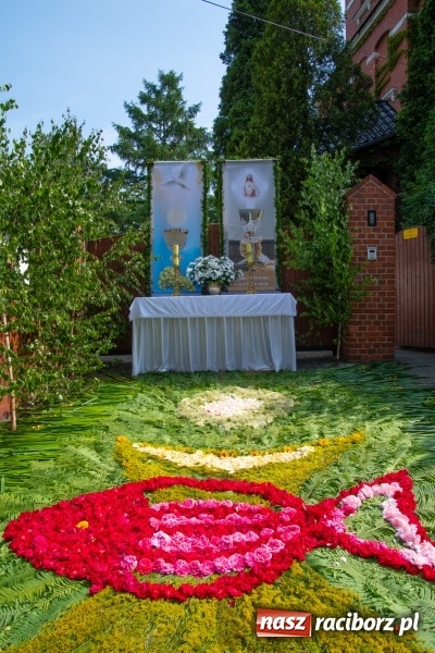 Zdjęcie w galerii na portalu naszraciborz.pl: Boże Ciało w raciborskich parafiach wiadomości z regionu