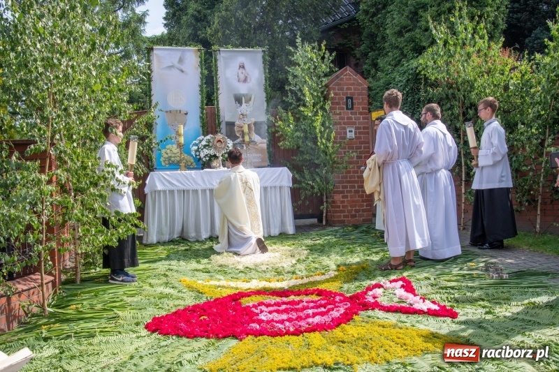 Zdjęcie w galerii na portalu naszraciborz.pl: Boże Ciało w raciborskich parafiach wiadomości z regionu