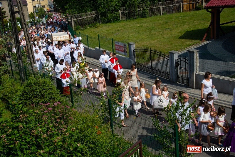Zdjęcie w galerii na portalu naszraciborz.pl: Boże Ciało w raciborskich parafiach wiadomości z regionu