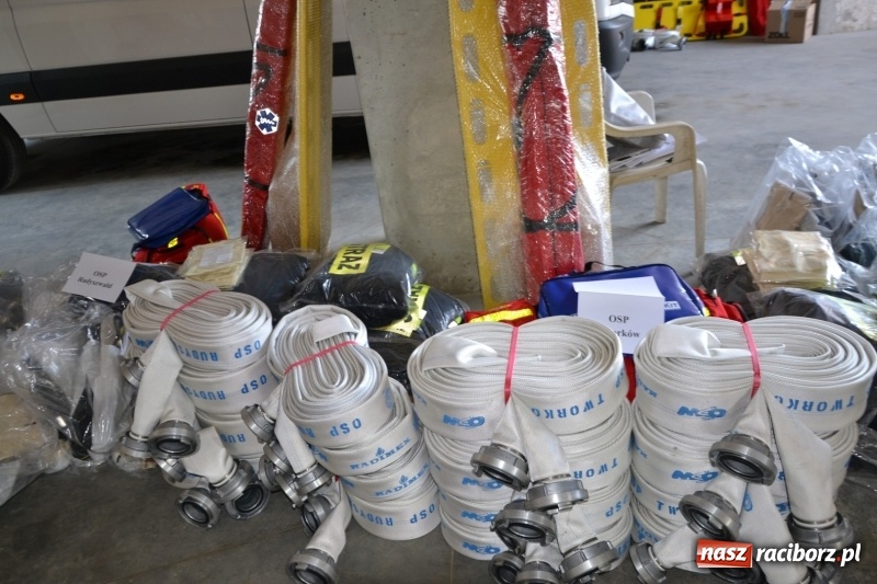 Zdjęcie w galerii na portalu naszraciborz.pl: Strażacy ochotnicy z gminy Krzyżanowice otrzymali nowy sprzęt wiadomości z regionu