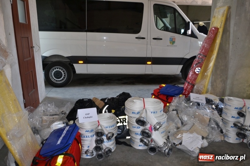 Zdjęcie w galerii na portalu naszraciborz.pl: Strażacy ochotnicy z gminy Krzyżanowice otrzymali nowy sprzęt wiadomości z regionu