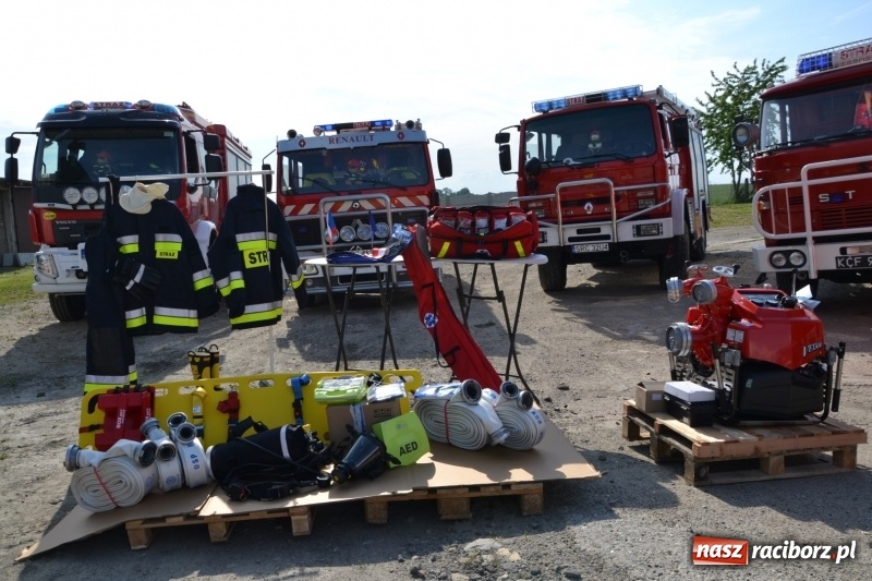 Zdjęcie w galerii na portalu naszraciborz.pl: Strażacy ochotnicy z gminy Krzyżanowice otrzymali nowy sprzęt wiadomości z regionu