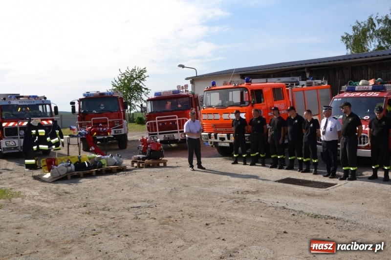 Zdjęcie w galerii na portalu naszraciborz.pl: Strażacy ochotnicy z gminy Krzyżanowice otrzymali nowy sprzęt wiadomości z regionu