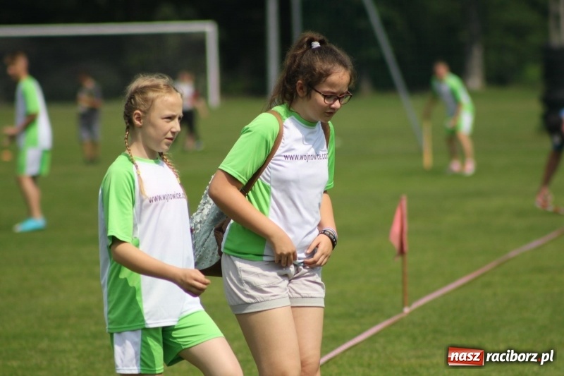 Zdjęcie w galerii na portalu naszraciborz.pl: Młodzieżowe drużyny palanta z Cyprzanowa i Wojnowic szlifują formę  wiadomości z regionu