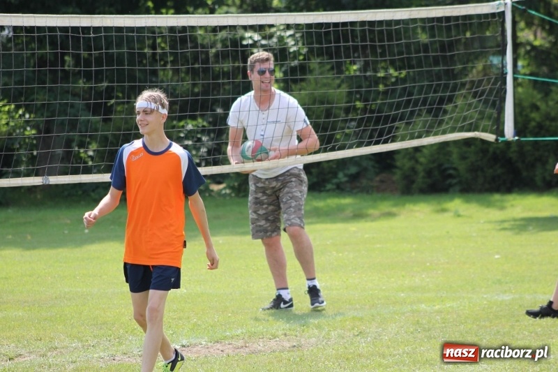 Zdjęcie w galerii na portalu naszraciborz.pl: Młodzieżowe drużyny palanta z Cyprzanowa i Wojnowic szlifują formę  wiadomości z regionu