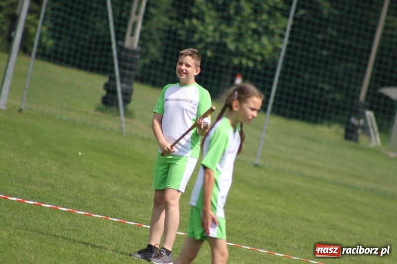 Zdjęcie w galerii na portalu naszraciborz.pl: Młodzieżowe drużyny palanta z Cyprzanowa i Wojnowic szlifują formę  wiadomości z regionu